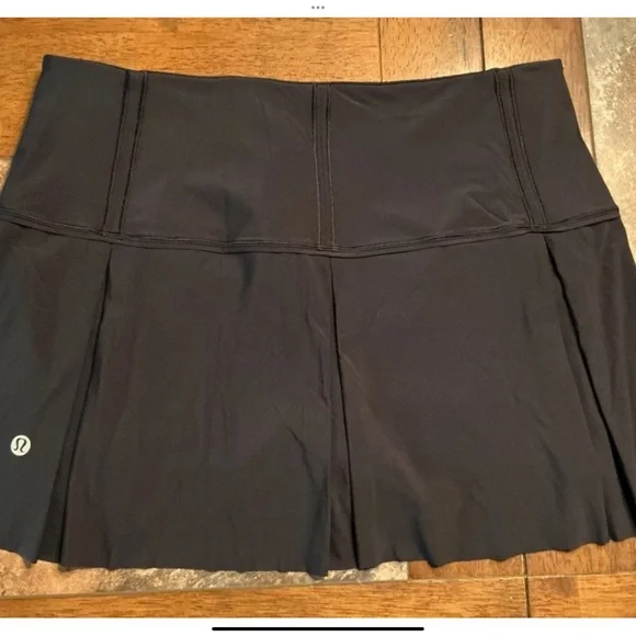 Lululemon women’s size 8 Black Athletic Tennis Skort - Picture 2 of 9